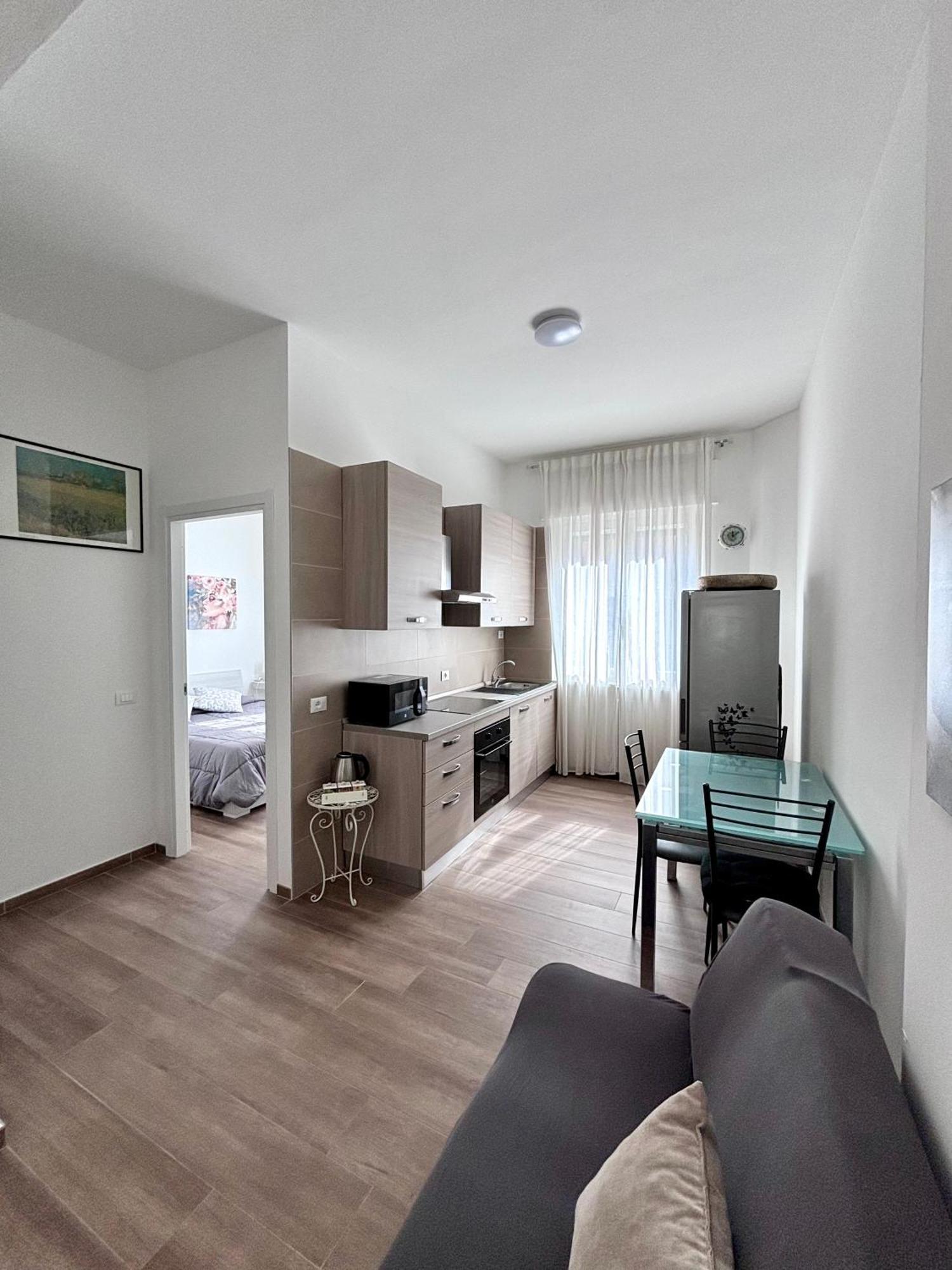 Bilocale In Bande Nere-Metro Rossa Duomo Lägenhet Milano Exteriör bild